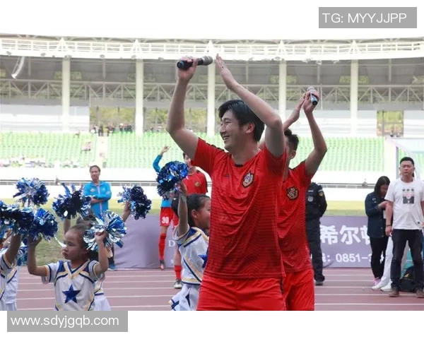 谭咏麟对足球明星的热爱与追随背后的故事与情感分析