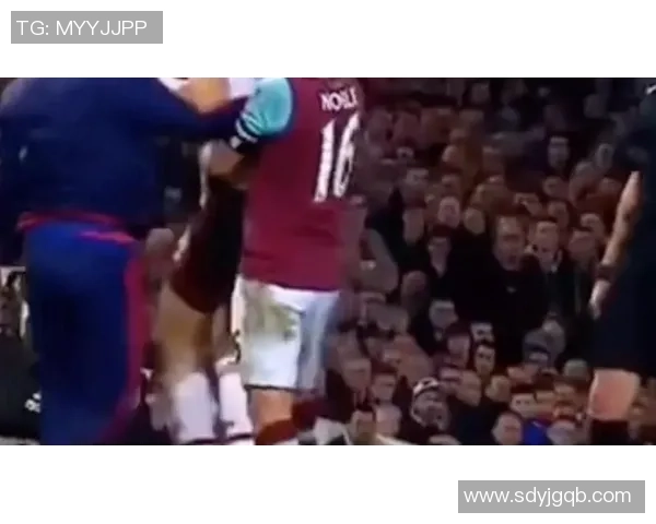 足球明星幽默演讲揭秘场上趣事与生活中的搞笑瞬间