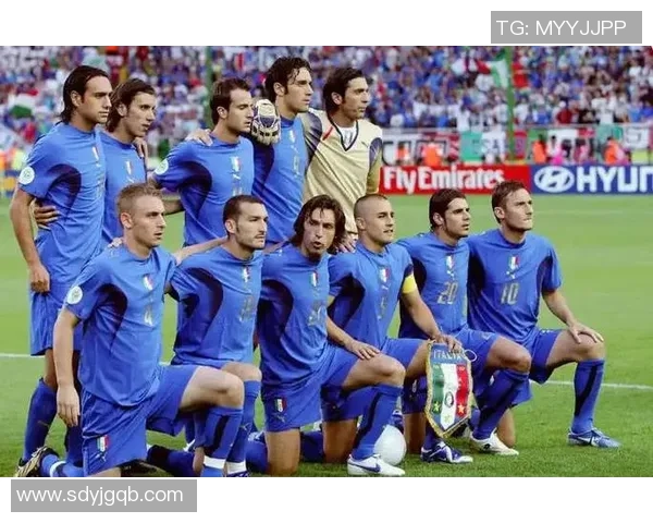 回顾1998年边路足球明星阵容及其辉煌表现分析