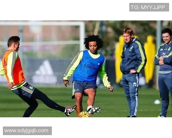 足球明星独家录音视频揭秘他们的训练生活与场外趣事